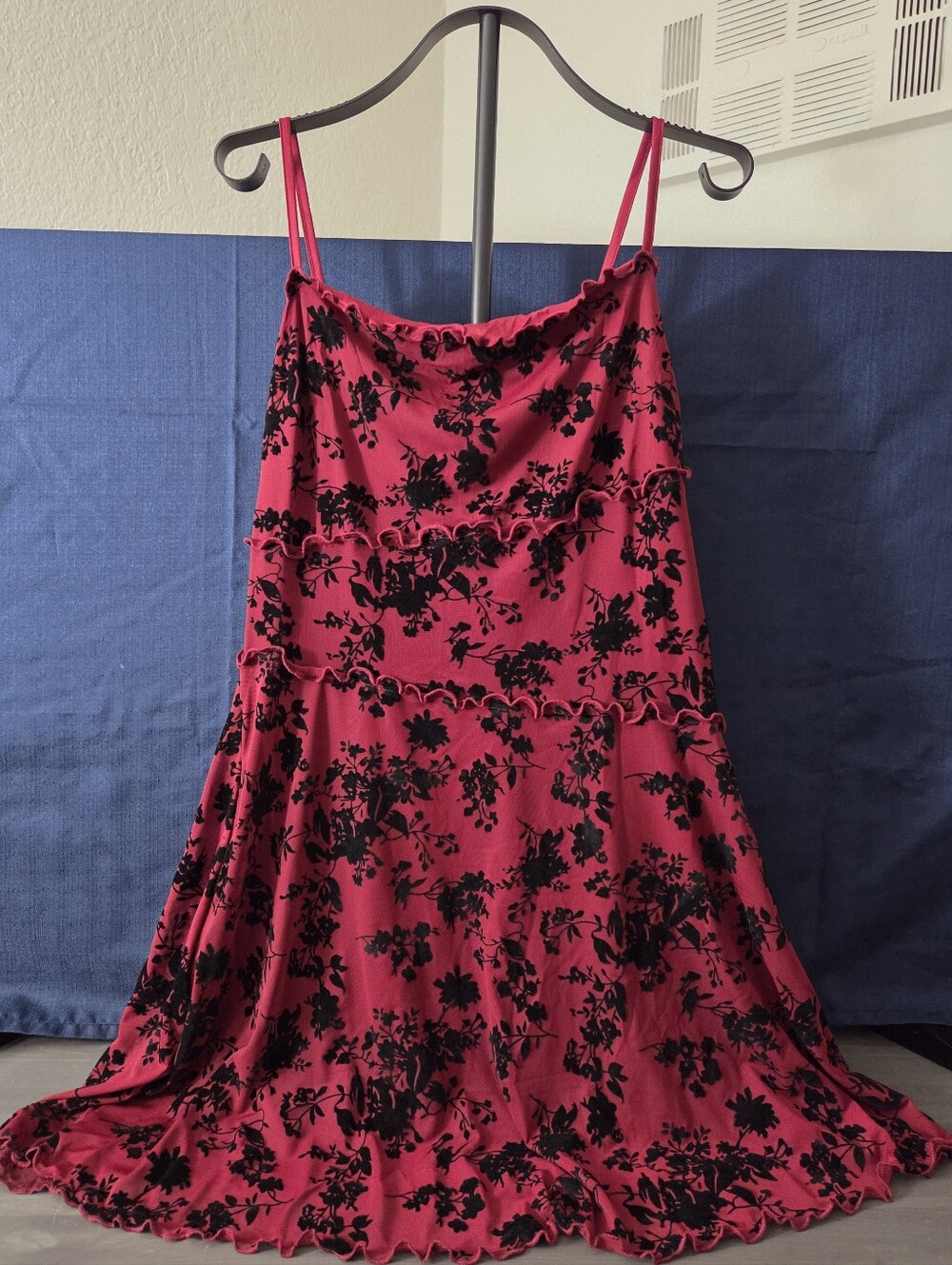 CIDERS Women’s Floral Red and Black Body Con Dress